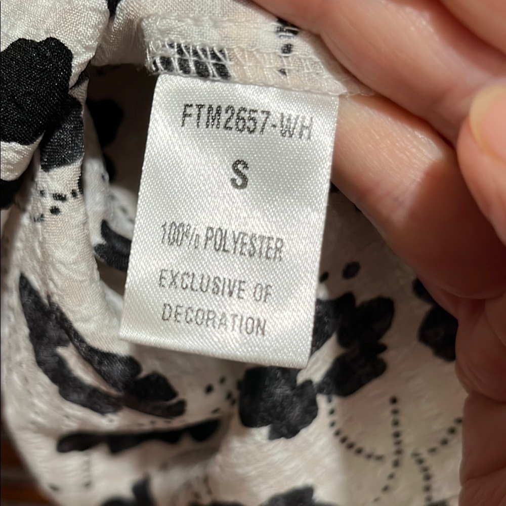 THML White Eyelet Blouse with Black Floral Print and Blue Trim - Picture 10 of 11